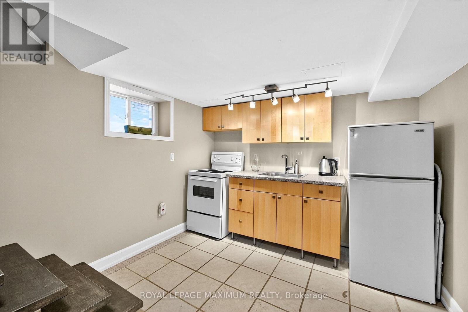 












65 PARKDALE ROAD

,
Toronto,




Ontario
M6R1E3

