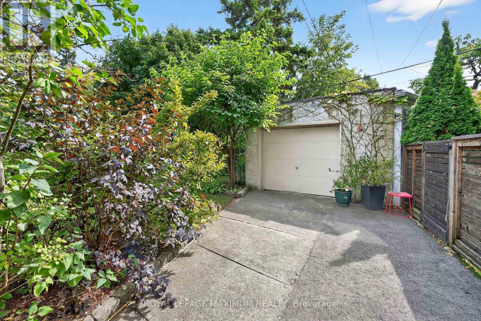 












65 PARKDALE ROAD

,
Toronto,




Ontario
M6R1E3

