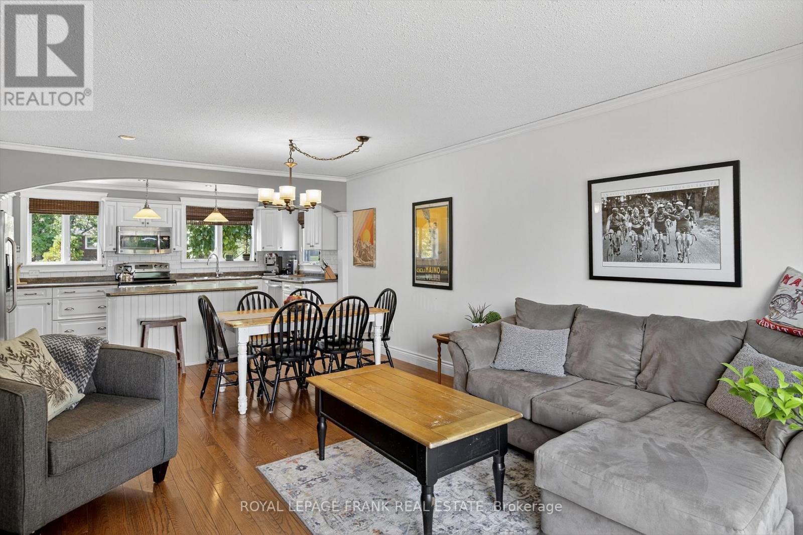 












948 GOLFVIEW ROAD

,
Peterborough (Otonabee Ward 1),




Ontario
K9J7W4

