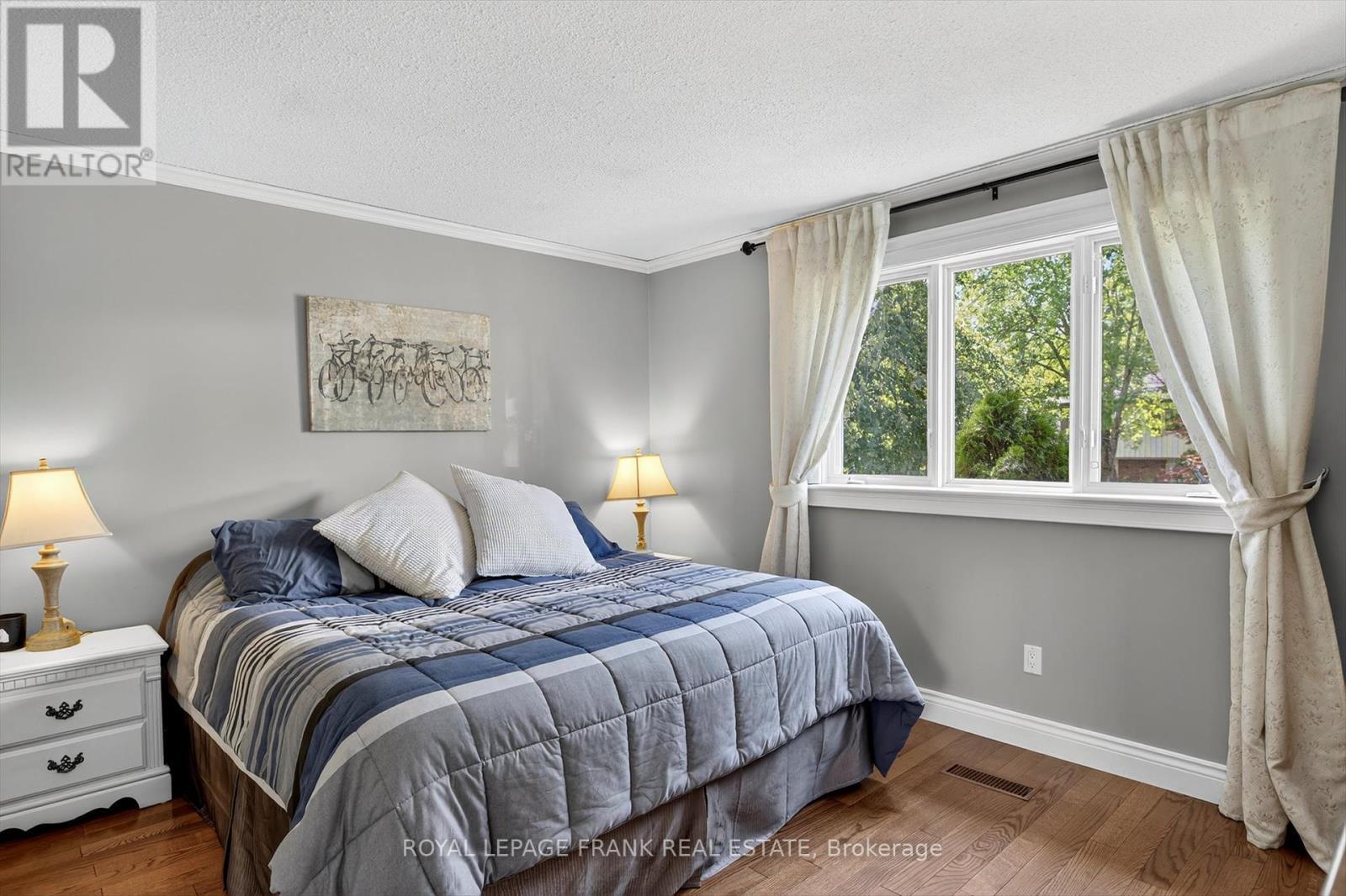 












948 GOLFVIEW ROAD

,
Peterborough (Otonabee Ward 1),




Ontario
K9J7W4


