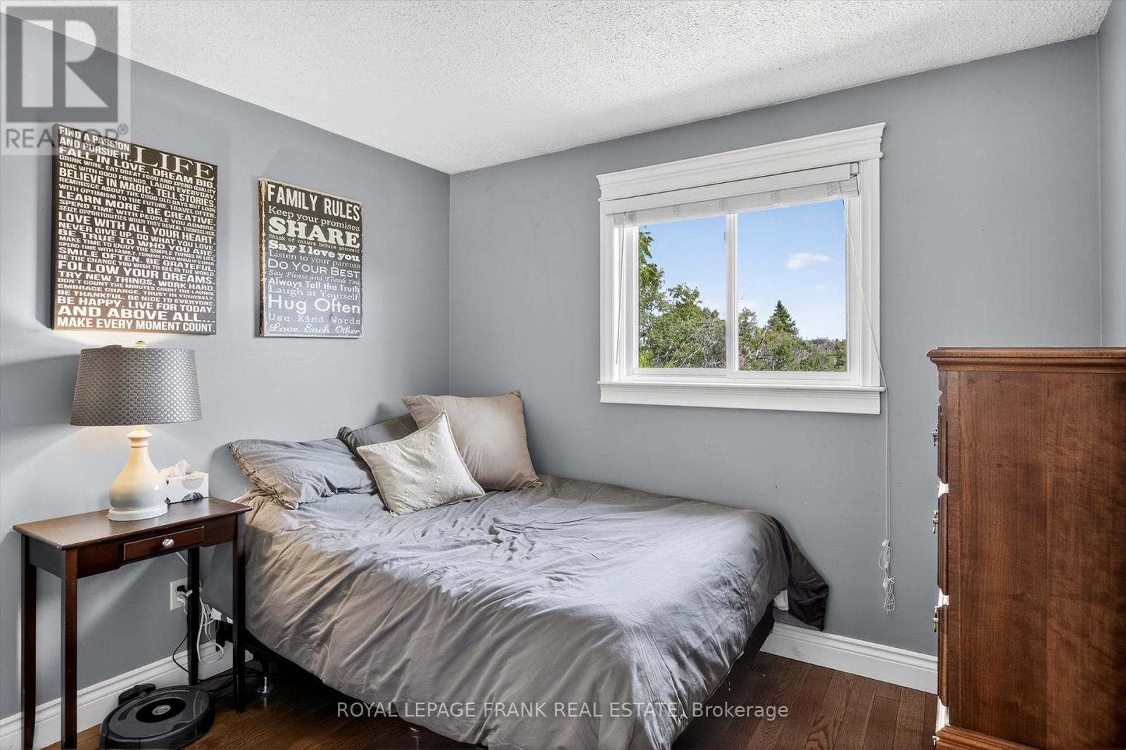 












948 GOLFVIEW ROAD

,
Peterborough (Otonabee Ward 1),




Ontario
K9J7W4

