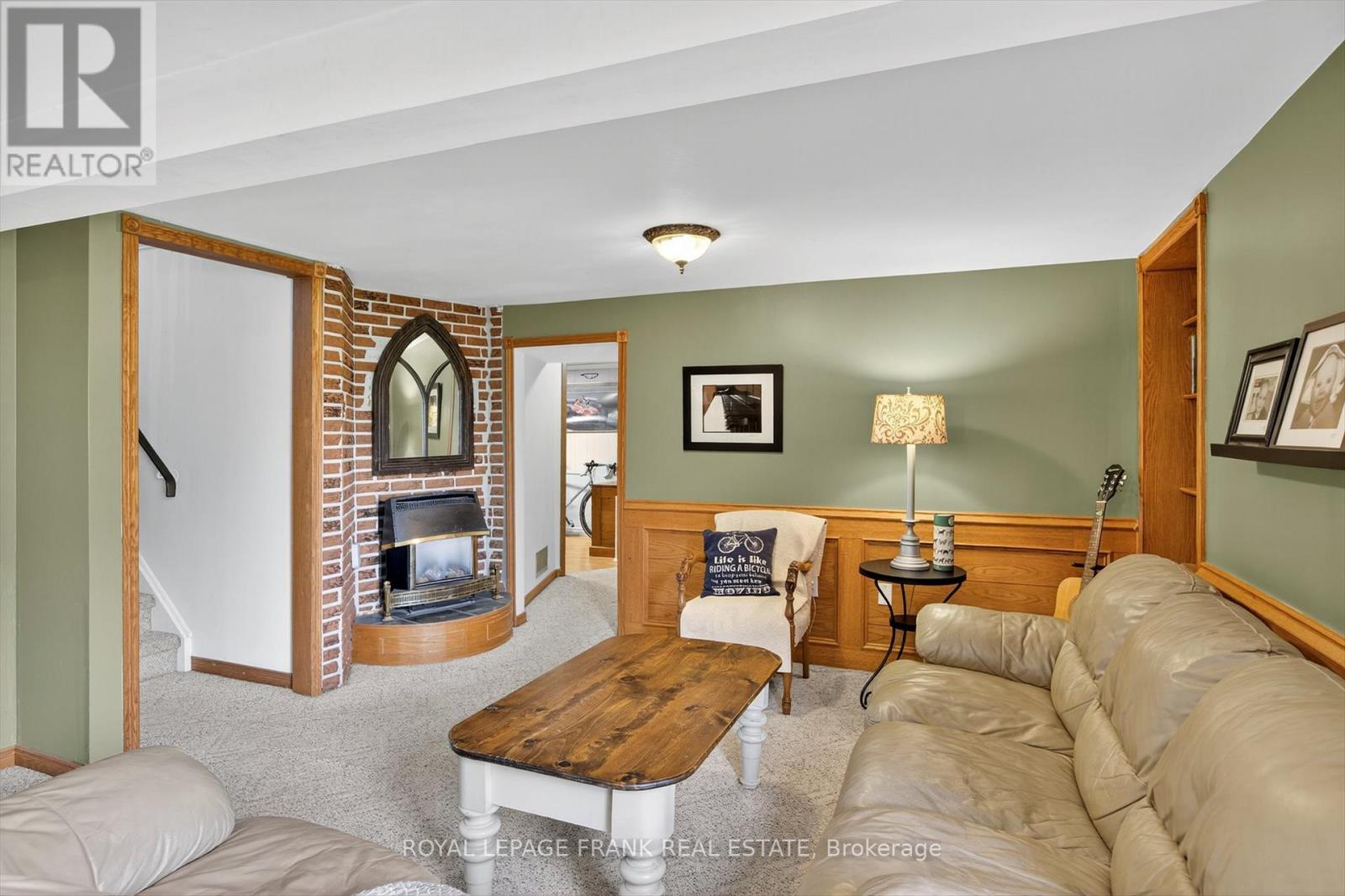 












948 GOLFVIEW ROAD

,
Peterborough (Otonabee Ward 1),




Ontario
K9J7W4

