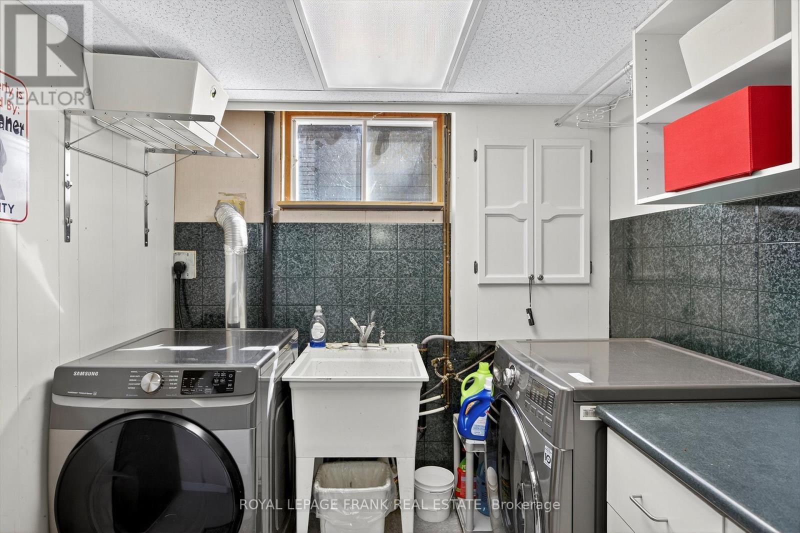 












948 GOLFVIEW ROAD

,
Peterborough (Otonabee Ward 1),




Ontario
K9J7W4

