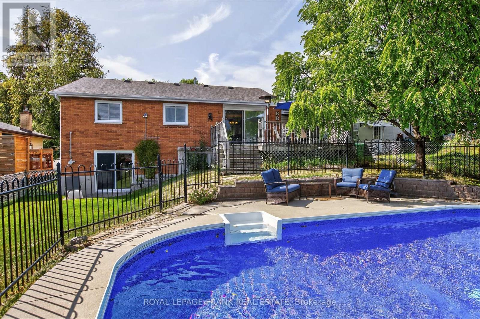 












948 GOLFVIEW ROAD

,
Peterborough (Otonabee Ward 1),




Ontario
K9J7W4

