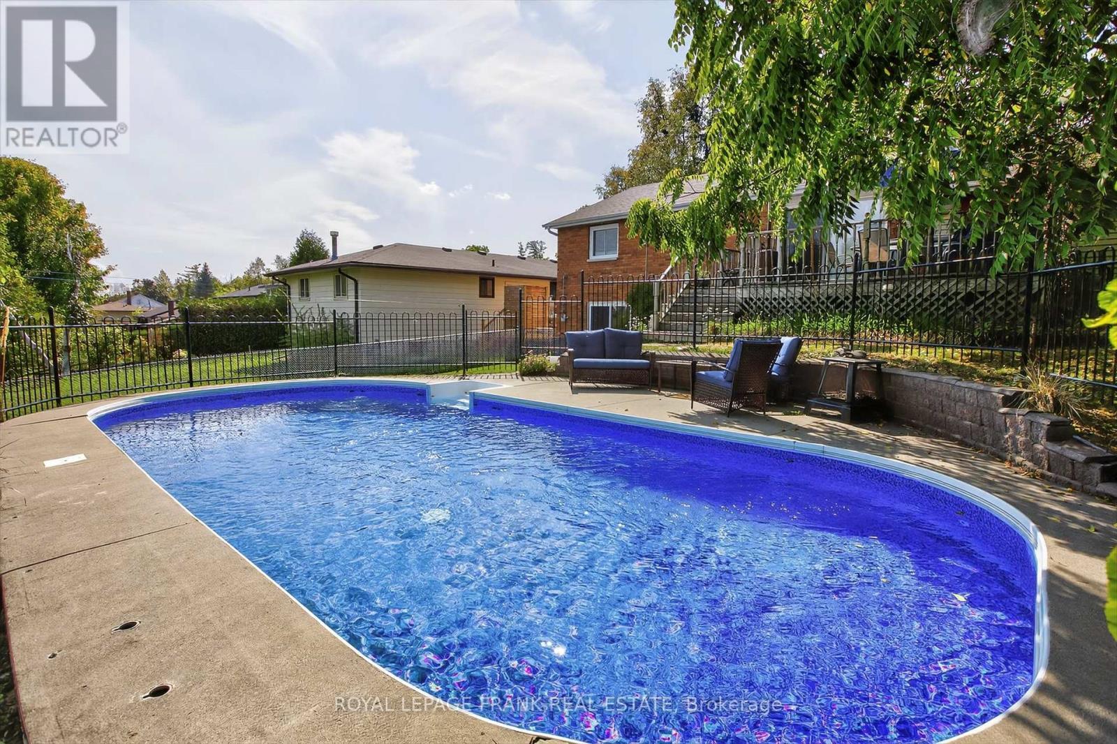 












948 GOLFVIEW ROAD

,
Peterborough (Otonabee Ward 1),




Ontario
K9J7W4

