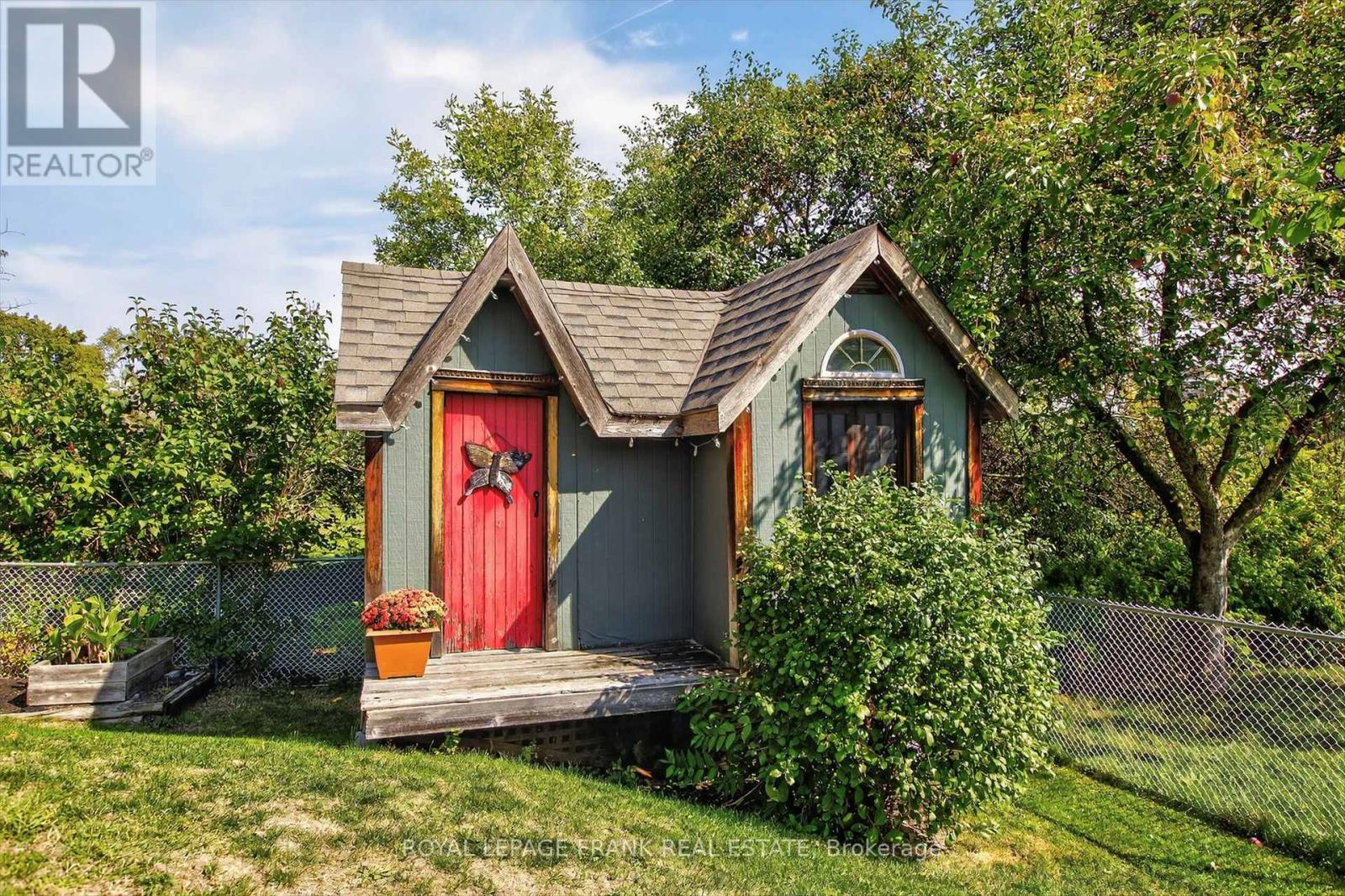 












948 GOLFVIEW ROAD

,
Peterborough (Otonabee Ward 1),




Ontario
K9J7W4

