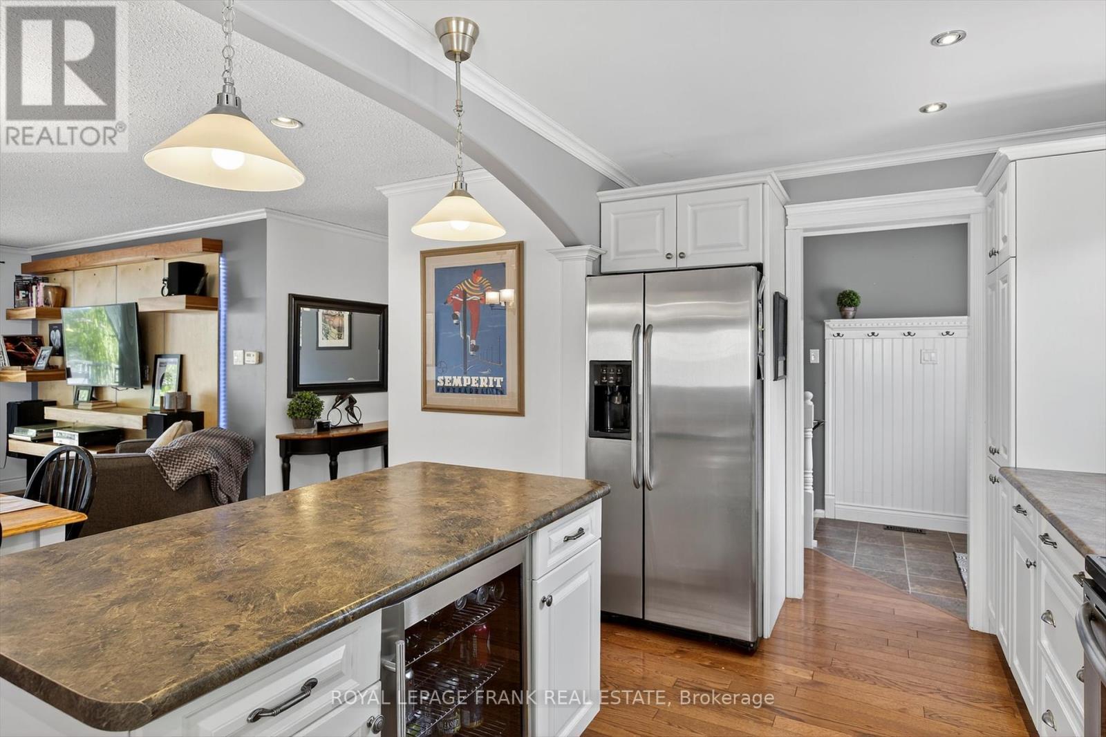 












948 GOLFVIEW ROAD

,
Peterborough (Otonabee Ward 1),




Ontario
K9J7W4

