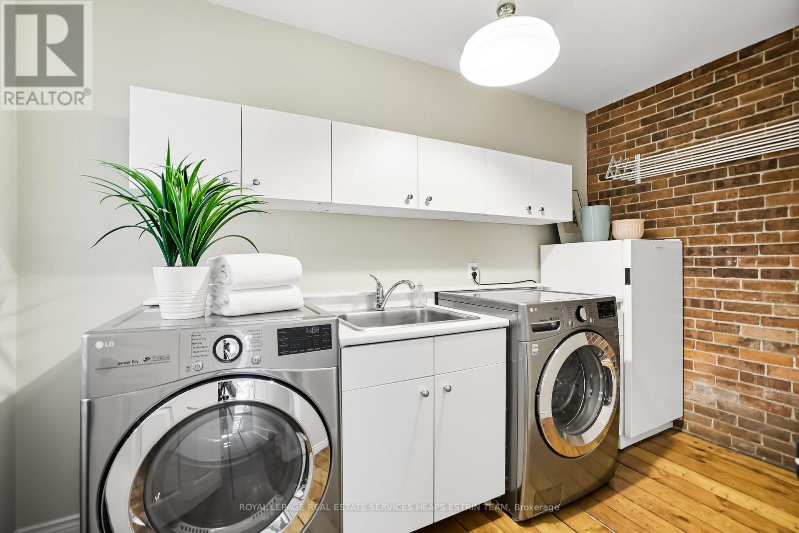 












332 RIDOUT STREET

,
Port Hope,




Ontario
L1A1R1


