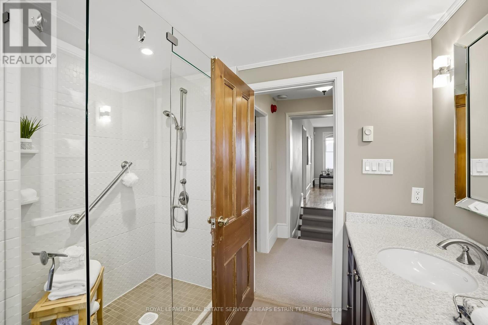 












332 RIDOUT STREET

,
Port Hope,




Ontario
L1A1R1

