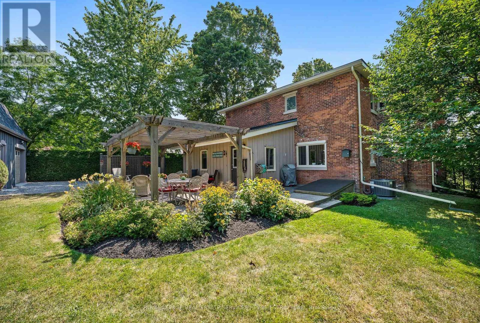 












332 RIDOUT STREET

,
Port Hope,




Ontario
L1A1R1

