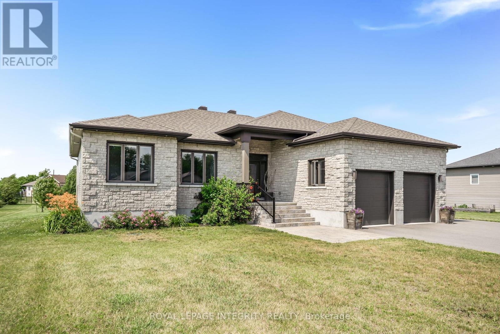 












251 RUE DES VIOLETTES STREET

,
Clarence-Rockland,




Ontario
K0A2A0

