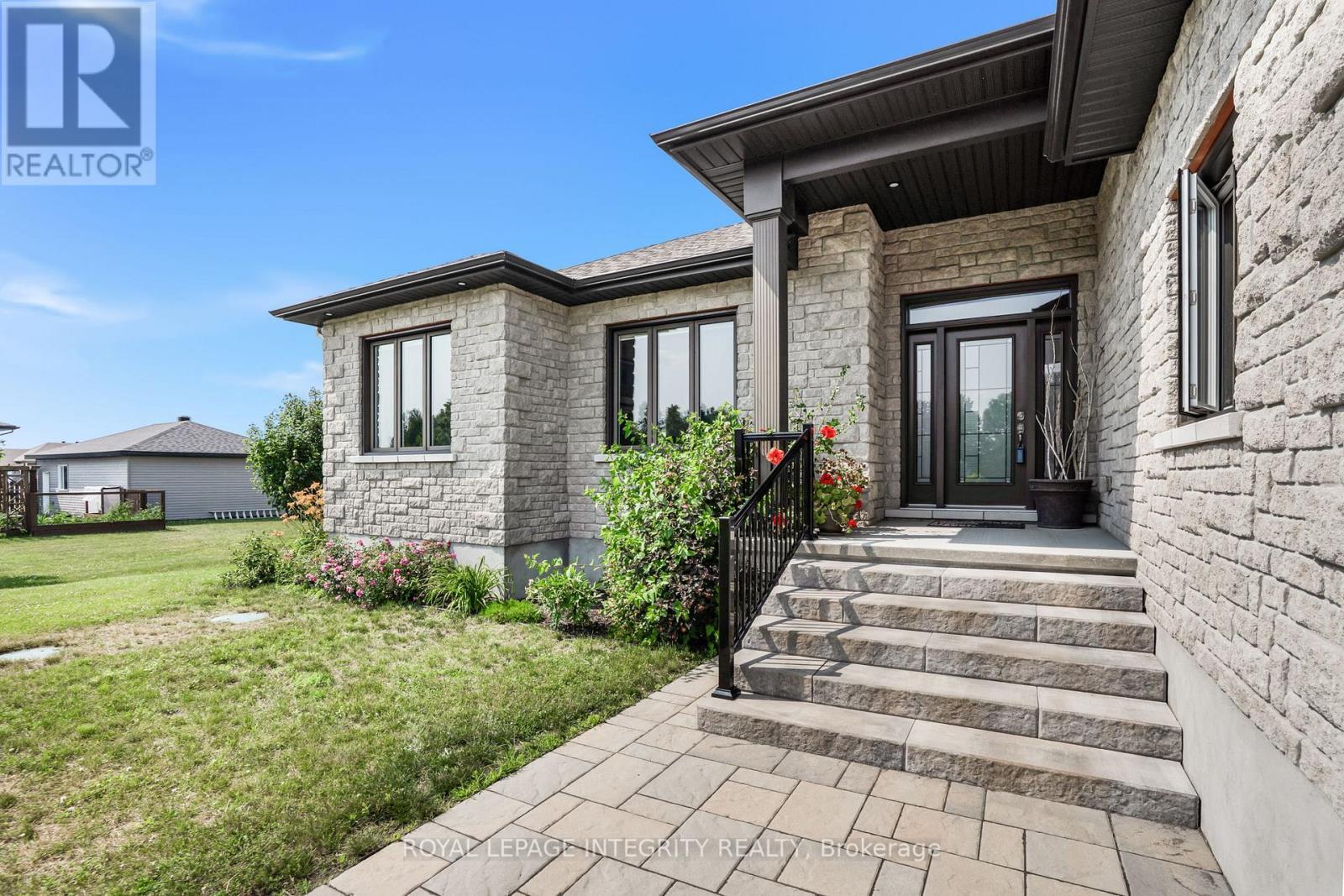 












251 RUE DES VIOLETTES STREET

,
Clarence-Rockland,




Ontario
K0A2A0

