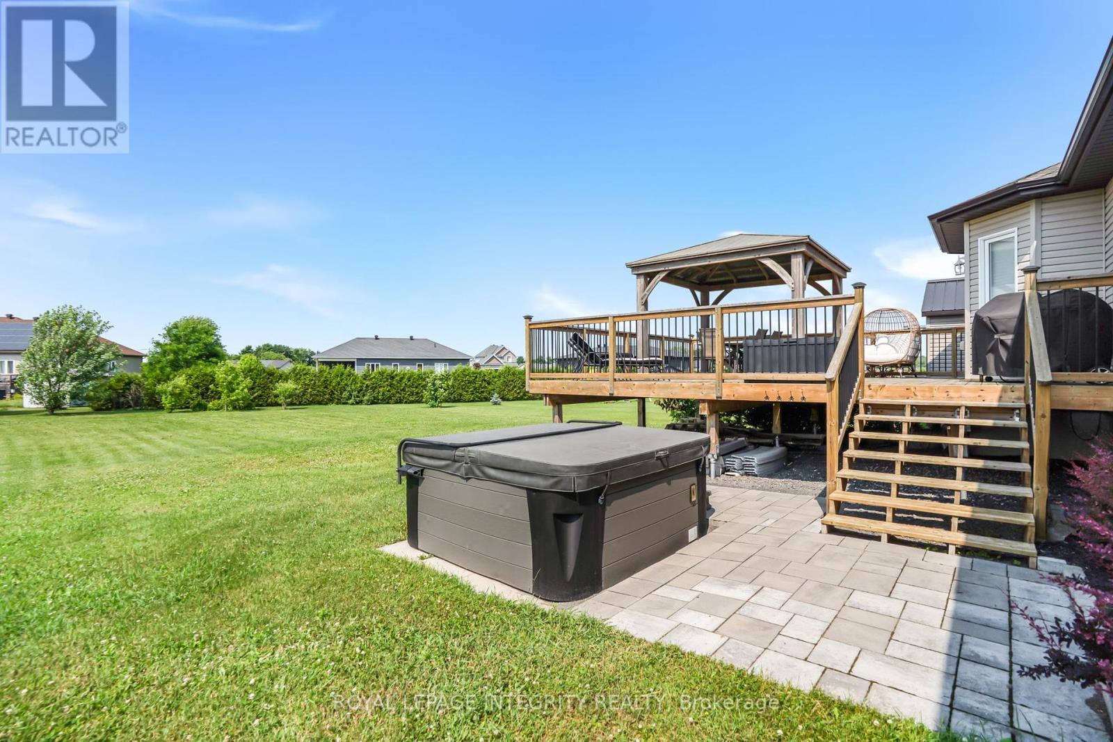 












251 RUE DES VIOLETTES STREET

,
Clarence-Rockland,




Ontario
K0A2A0

