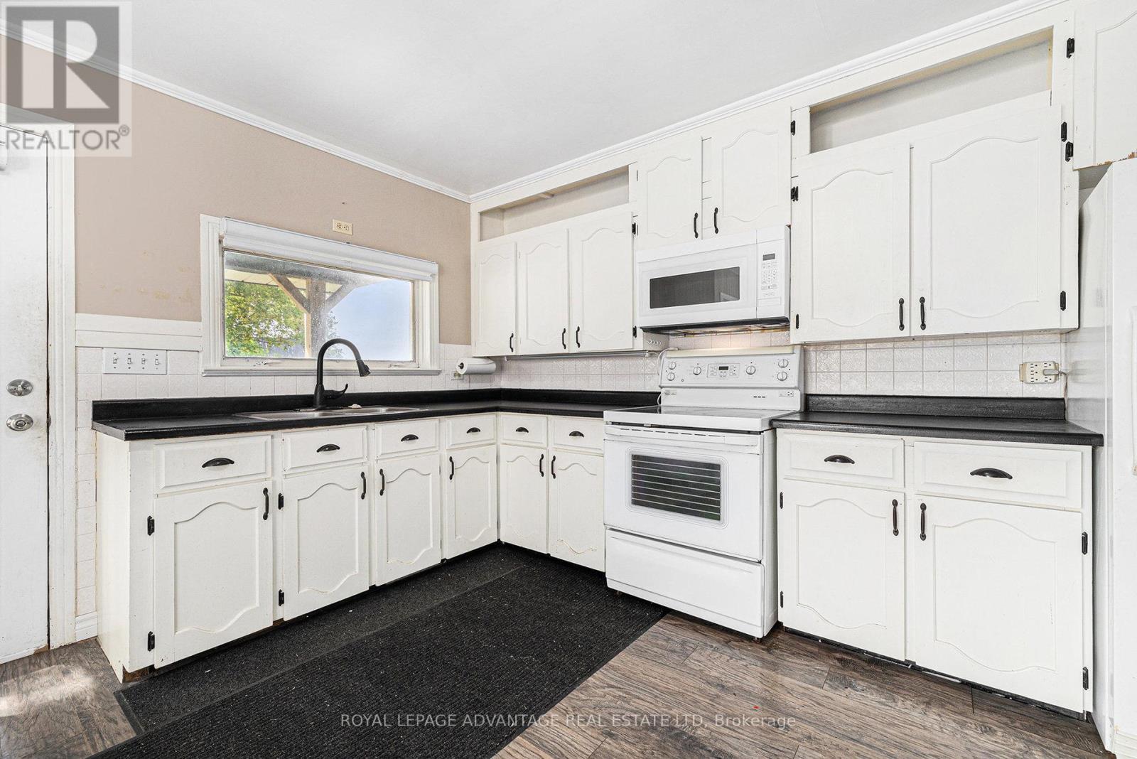 












19320 HIGHWAY 7 ROAD

,
Tay Valley,




Ontario
K7H3C9

