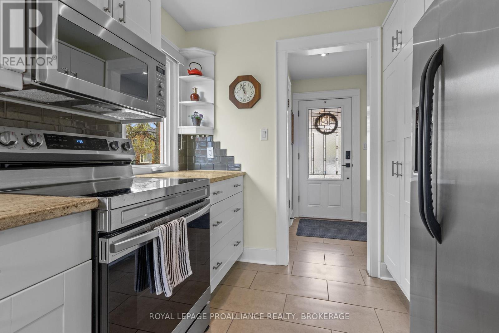 












196 WILLINGDON AVENUE

,
Kingston (Central City East),




Ontario
K7L4H8

