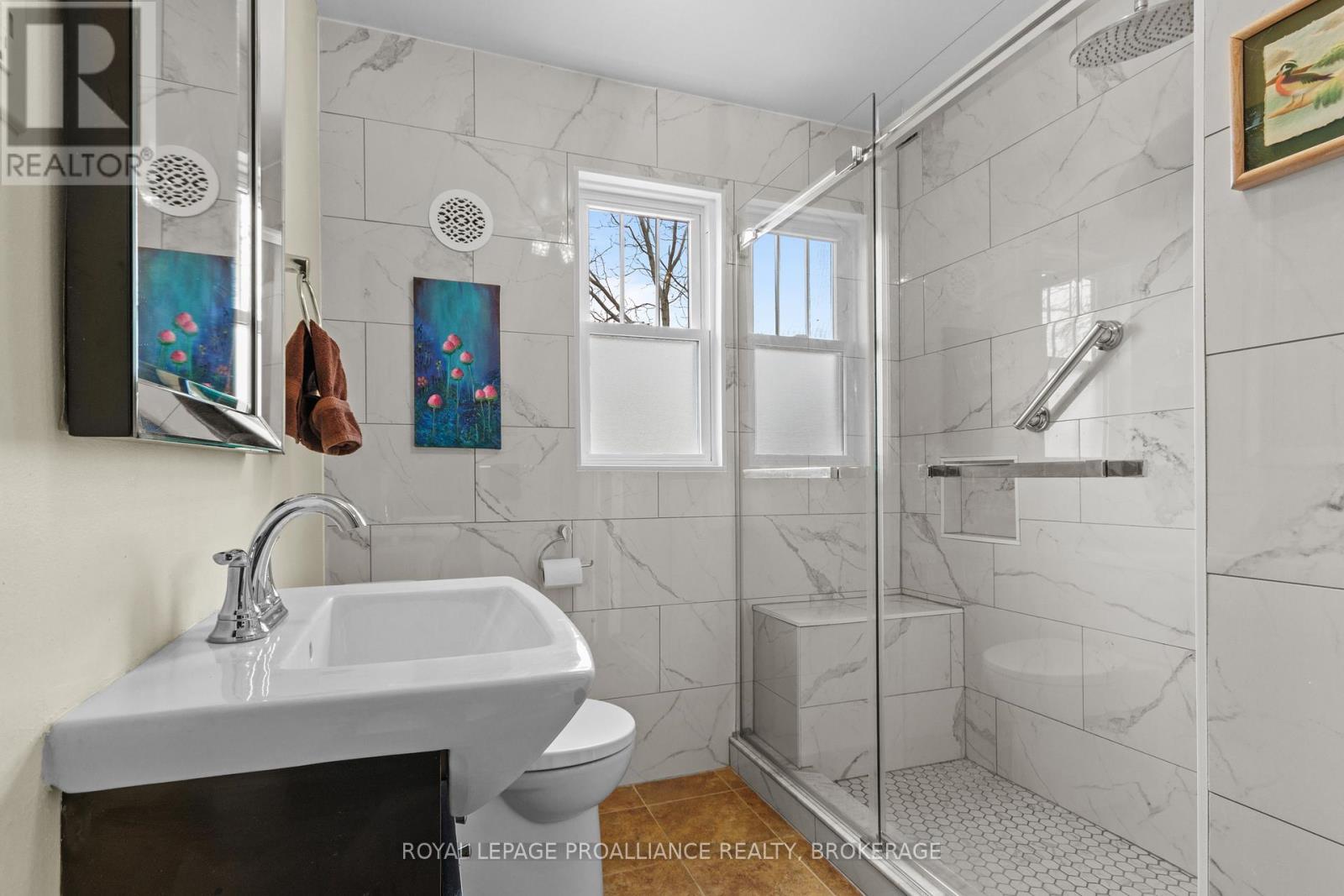 












196 WILLINGDON AVENUE

,
Kingston (Central City East),




Ontario
K7L4H8

