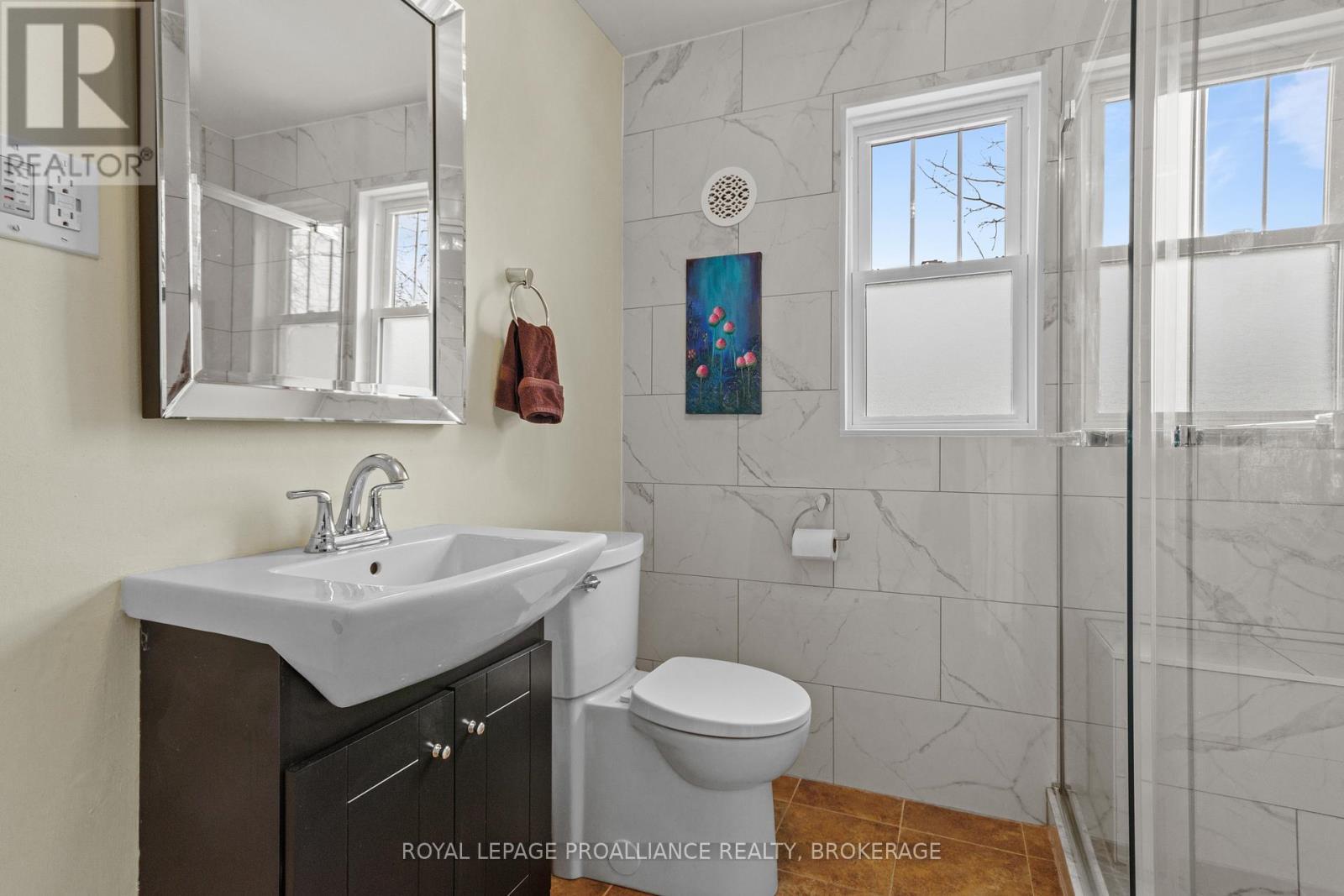












196 WILLINGDON AVENUE

,
Kingston (Central City East),




Ontario
K7L4H8

