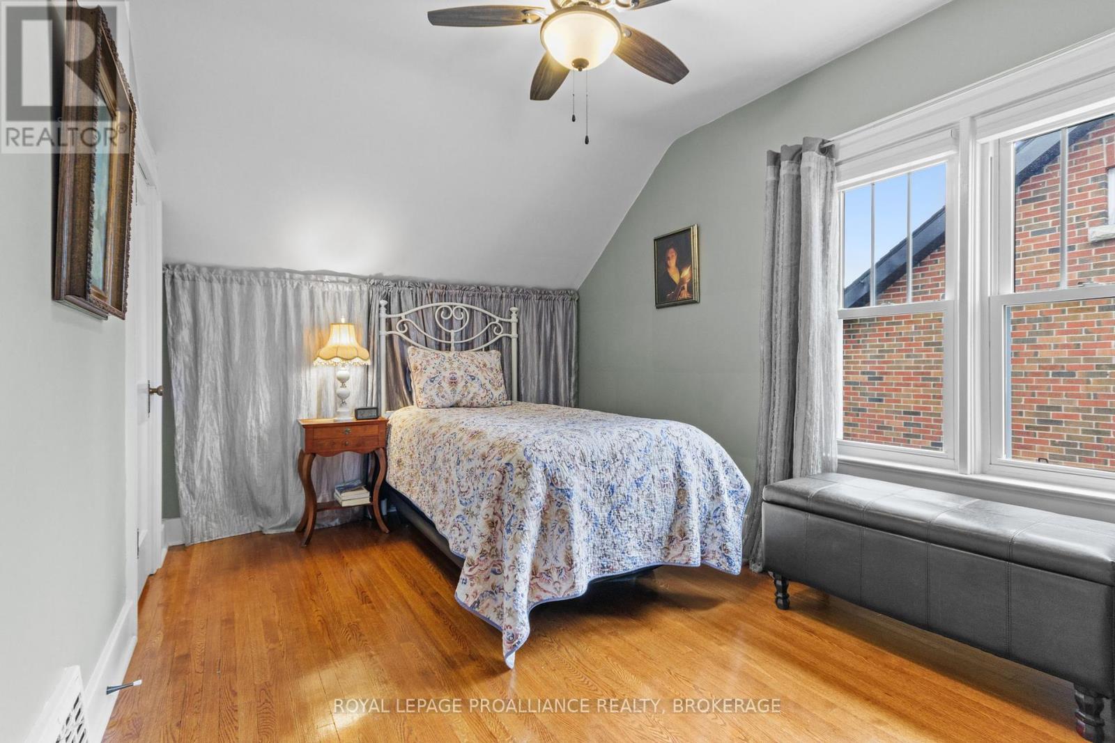 












196 WILLINGDON AVENUE

,
Kingston (Central City East),




Ontario
K7L4H8

