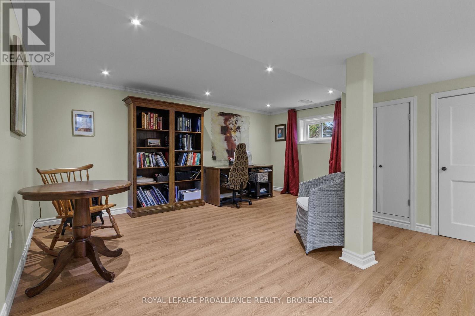 












196 WILLINGDON AVENUE

,
Kingston (Central City East),




Ontario
K7L4H8

