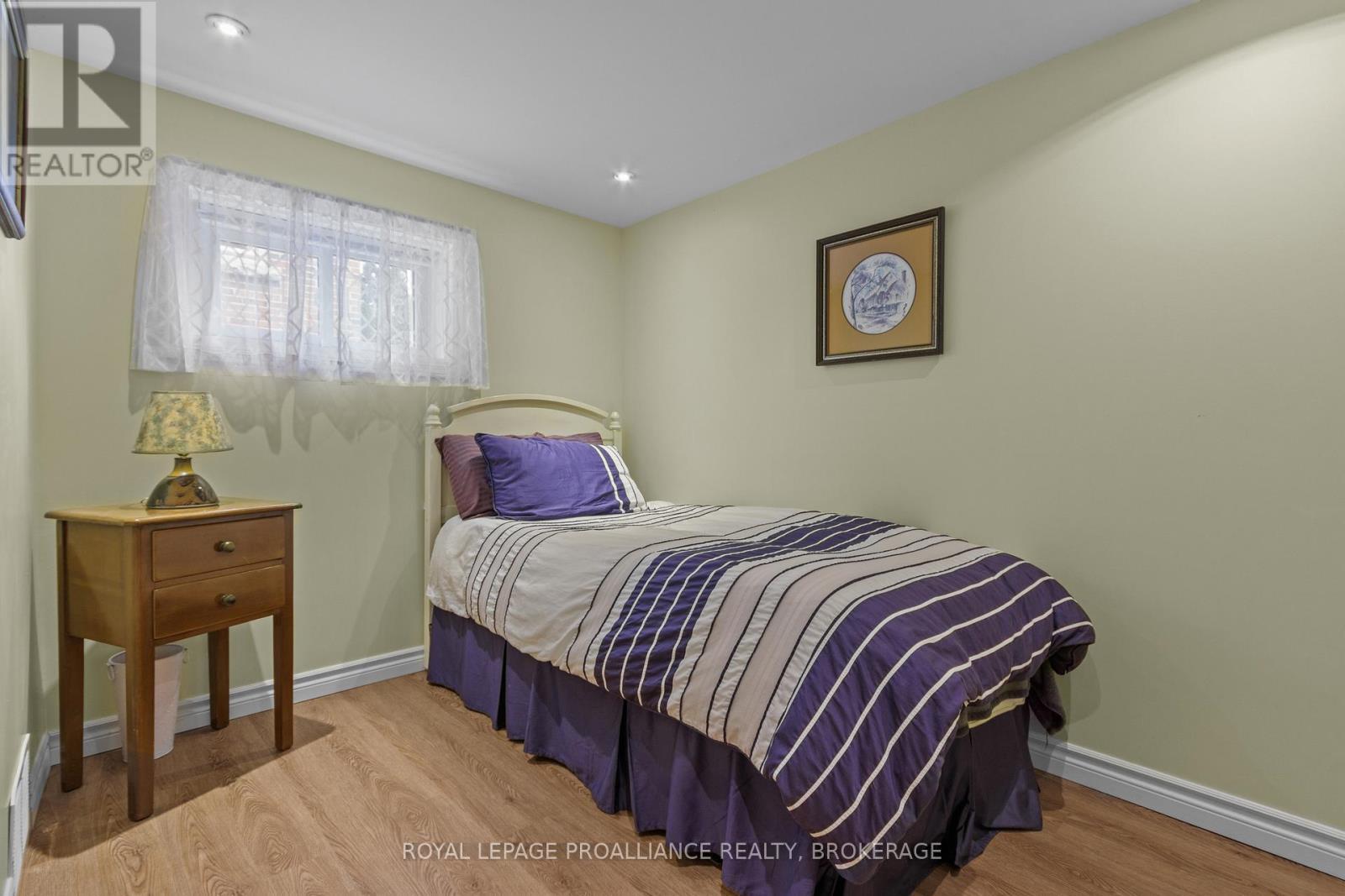 












196 WILLINGDON AVENUE

,
Kingston (Central City East),




Ontario
K7L4H8


