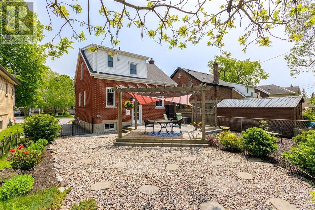 












196 WILLINGDON AVENUE

,
Kingston (Central City East),




Ontario
K7L4H8

