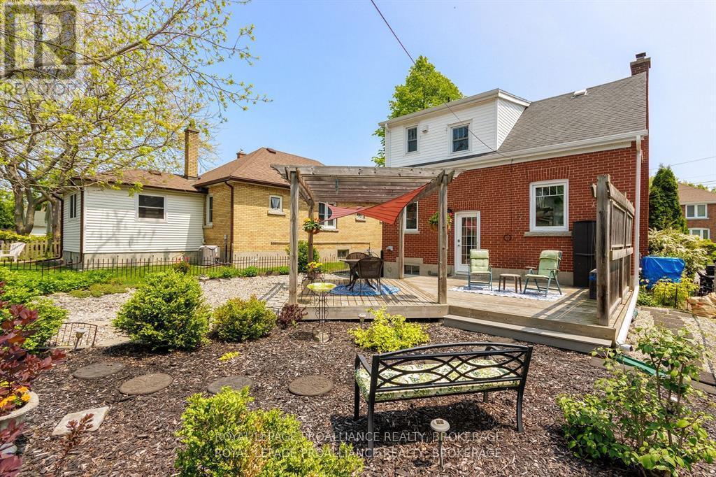 












196 WILLINGDON AVENUE

,
Kingston (Central City East),




Ontario
K7L4H8

