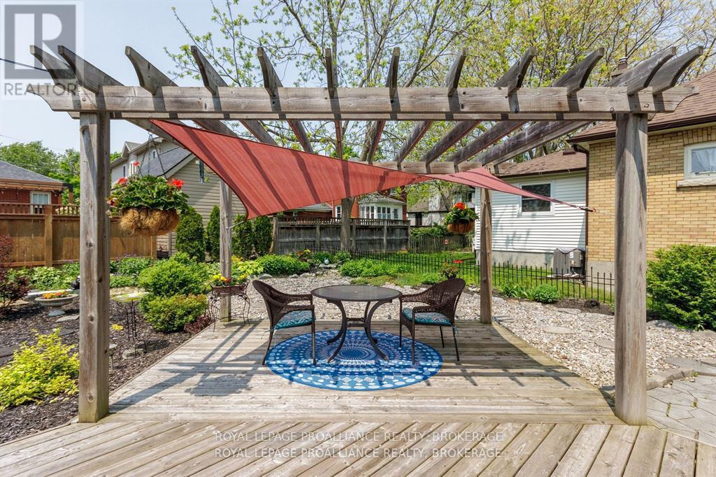 












196 WILLINGDON AVENUE

,
Kingston (Central City East),




Ontario
K7L4H8

