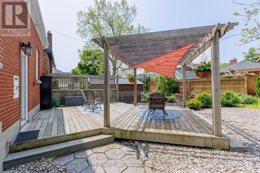












196 WILLINGDON AVENUE

,
Kingston (Central City East),




Ontario
K7L4H8

