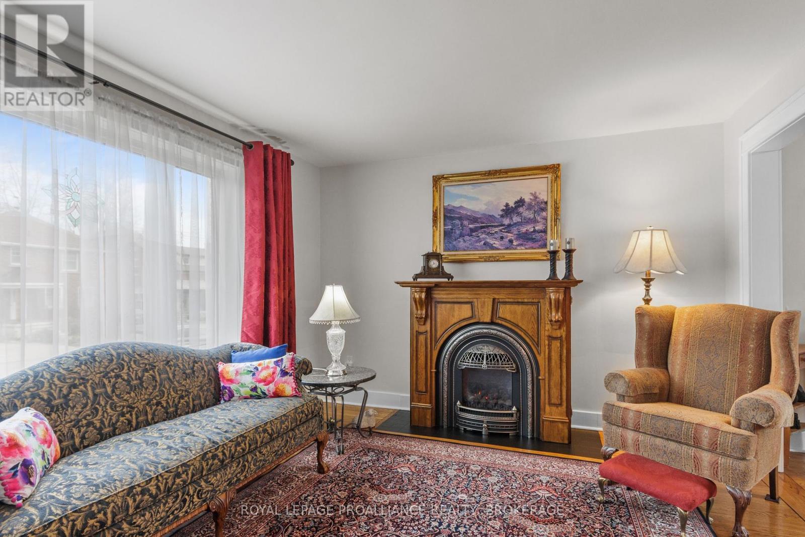 












196 WILLINGDON AVENUE

,
Kingston (Central City East),




Ontario
K7L4H8

