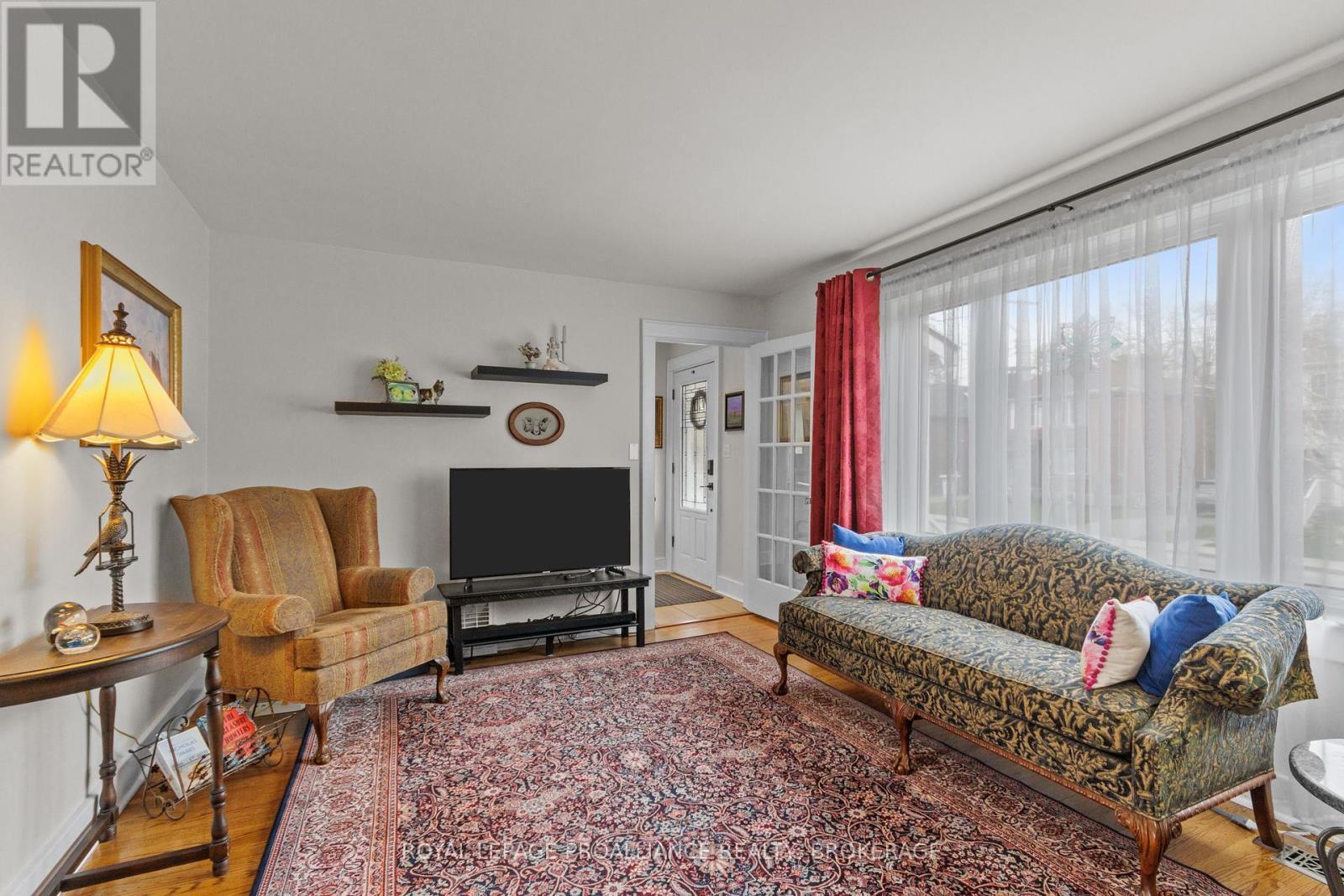 












196 WILLINGDON AVENUE

,
Kingston (Central City East),




Ontario
K7L4H8


