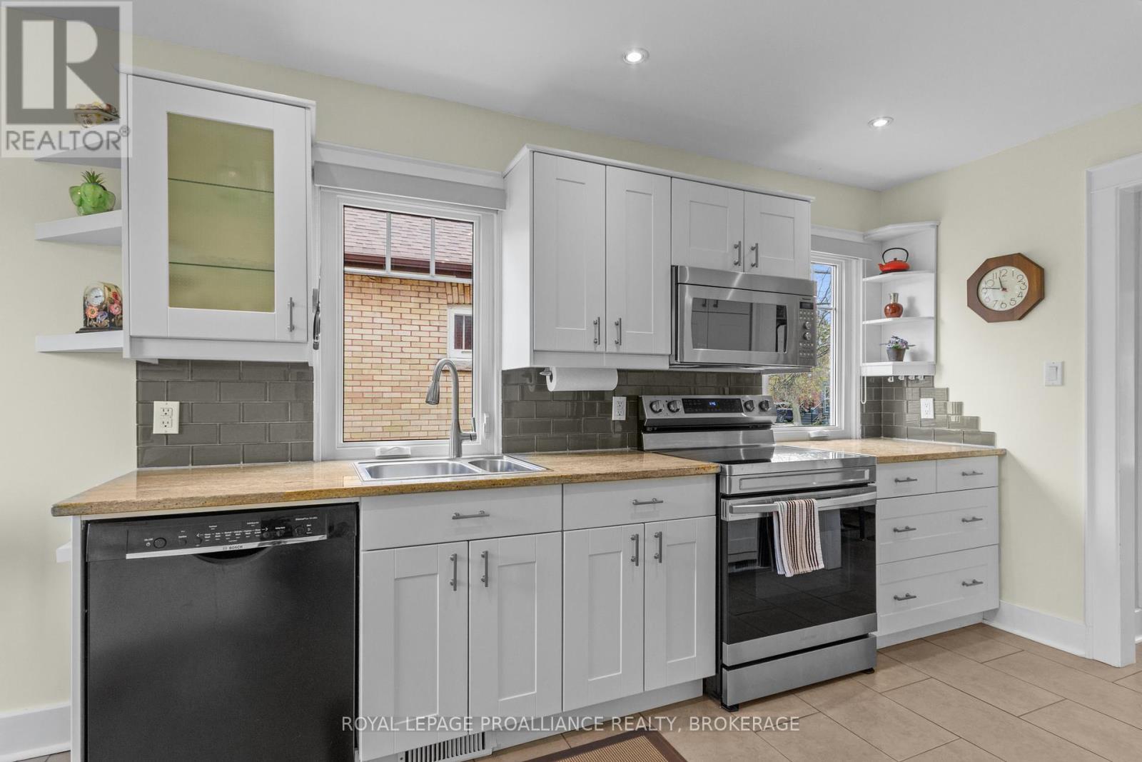












196 WILLINGDON AVENUE

,
Kingston (Central City East),




Ontario
K7L4H8

