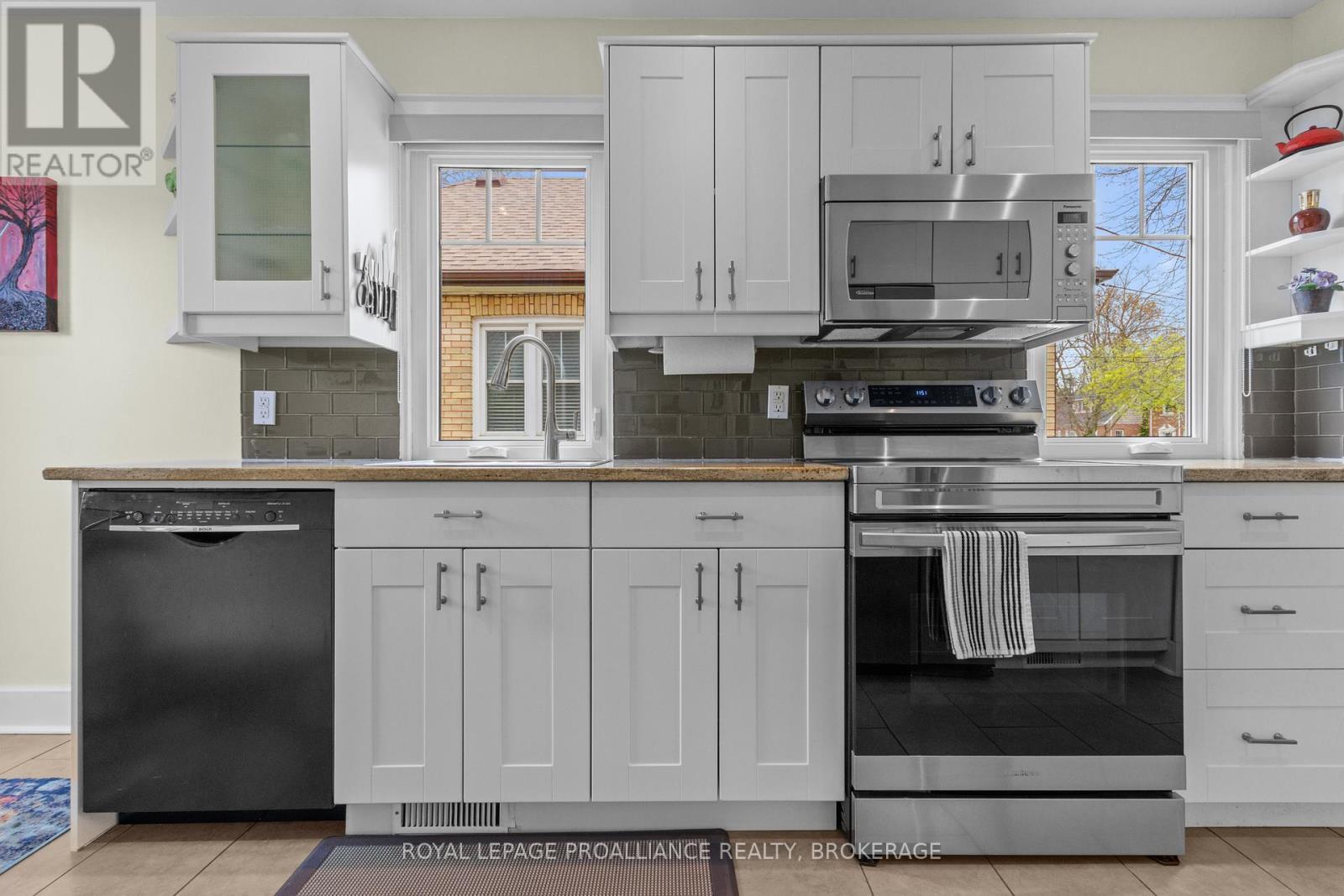 












196 WILLINGDON AVENUE

,
Kingston (Central City East),




Ontario
K7L4H8

