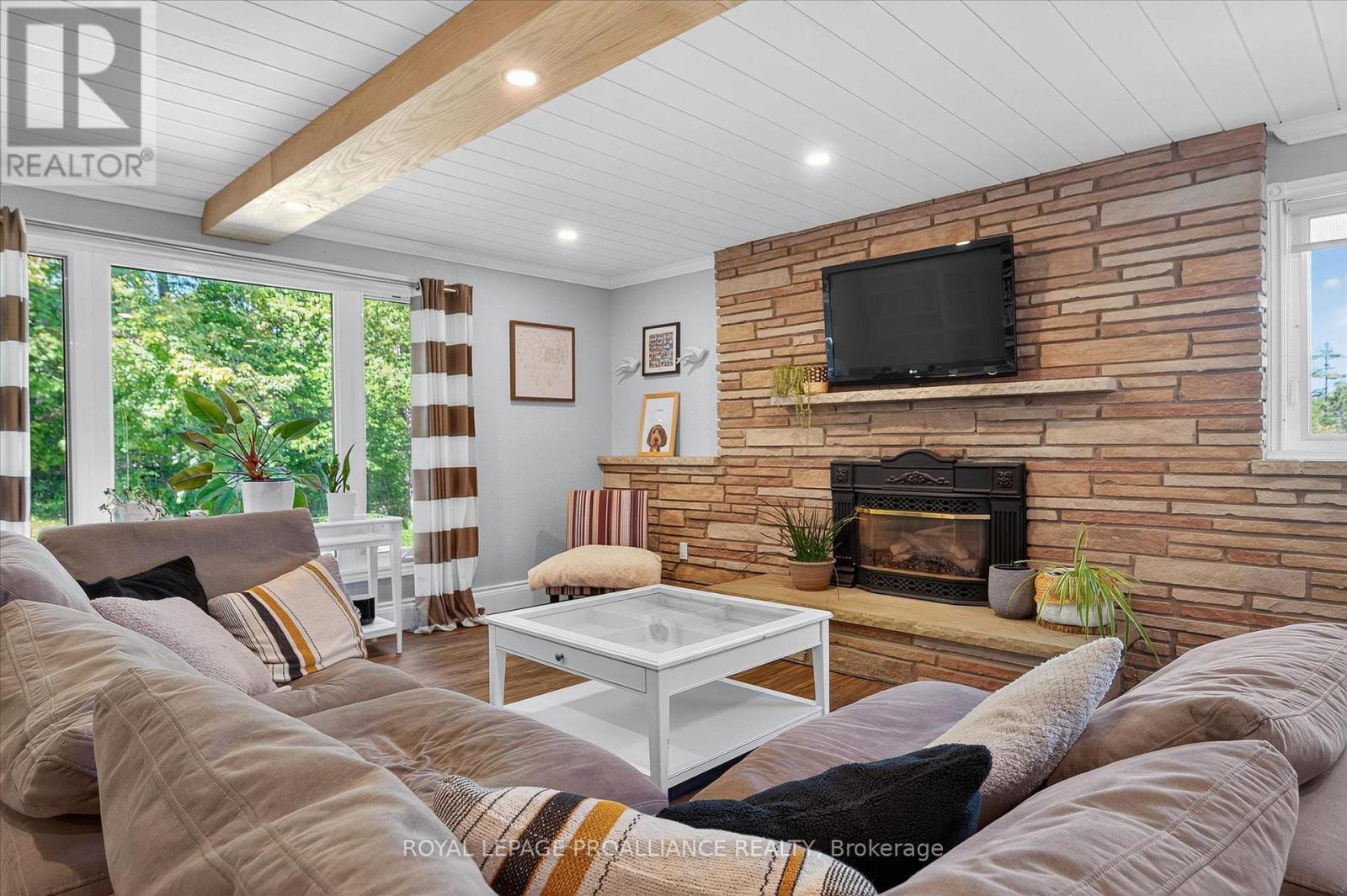 












9 LEANNE AVENUE

,
Otonabee-South Monaghan,




Ontario
K9J6X8


