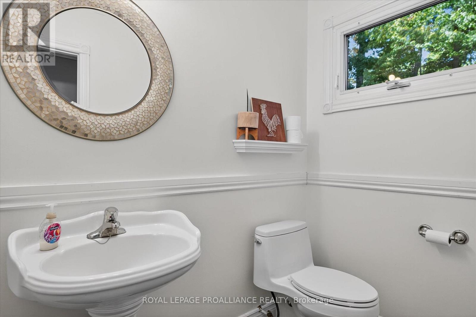 












9 LEANNE AVENUE

,
Otonabee-South Monaghan,




Ontario
K9J6X8

