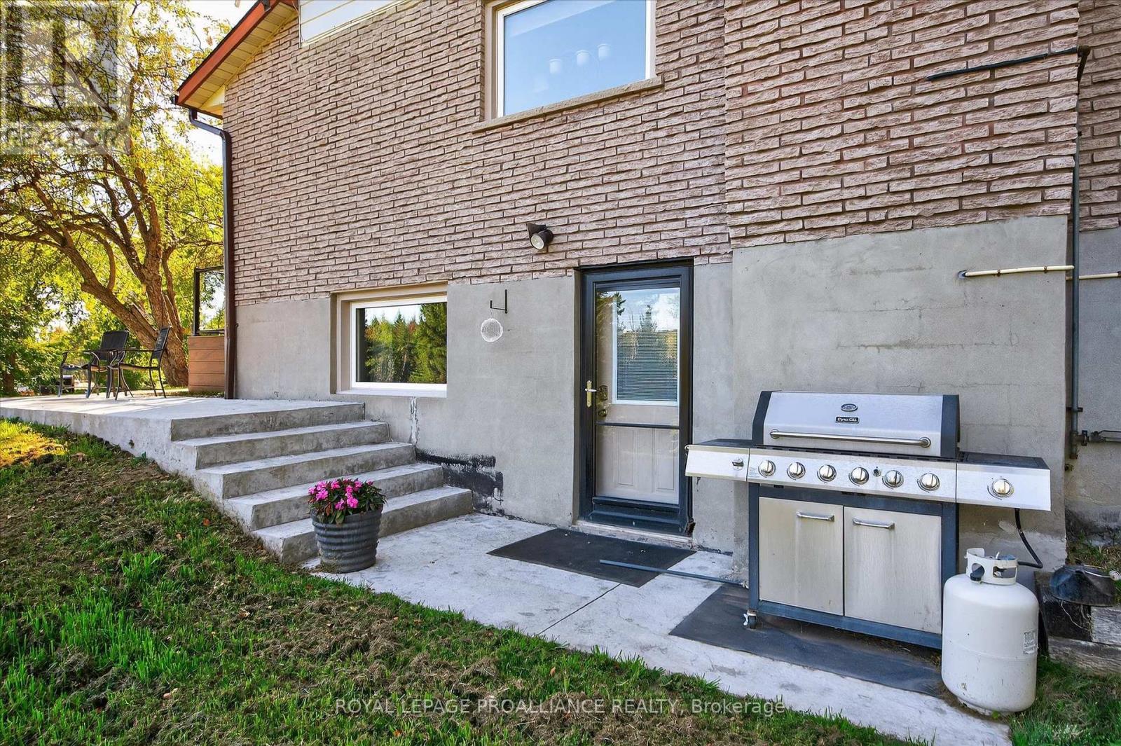 












9 LEANNE AVENUE

,
Otonabee-South Monaghan,




Ontario
K9J6X8

