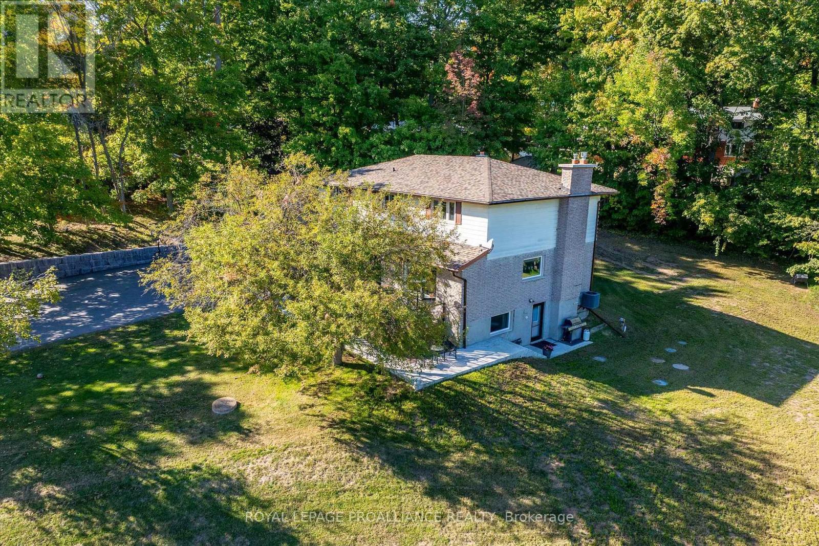












9 LEANNE AVENUE

,
Otonabee-South Monaghan,




Ontario
K9J6X8

