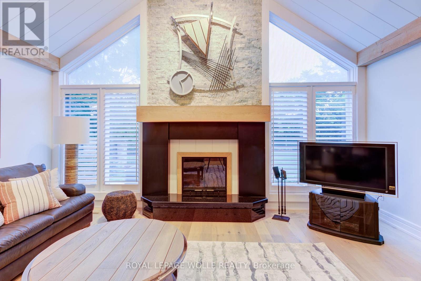 












14 JAMES COURT

,
Wellesley,




Ontario
N0B2M1

