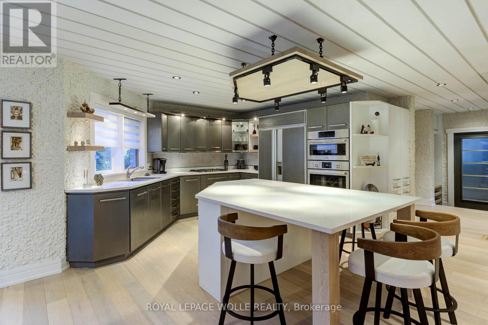 












14 JAMES COURT

,
Wellesley,




Ontario
N0B2M1

