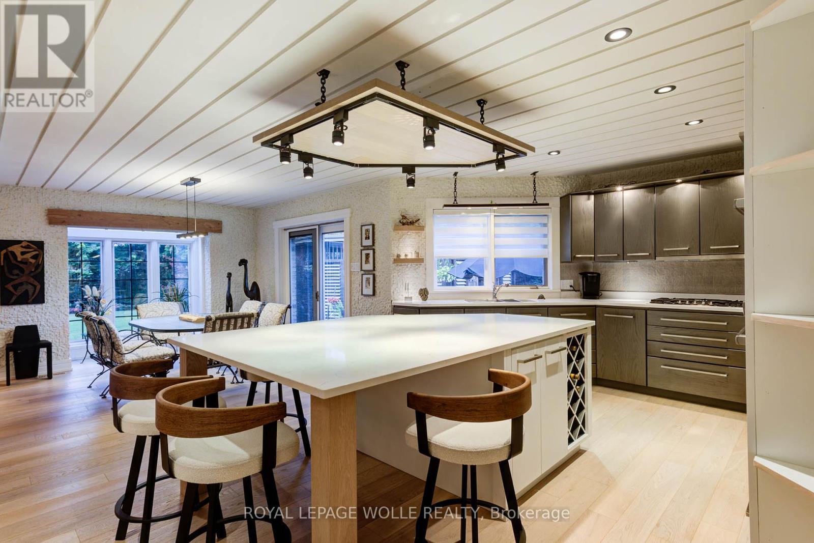 












14 JAMES COURT

,
Wellesley,




Ontario
N0B2M1

