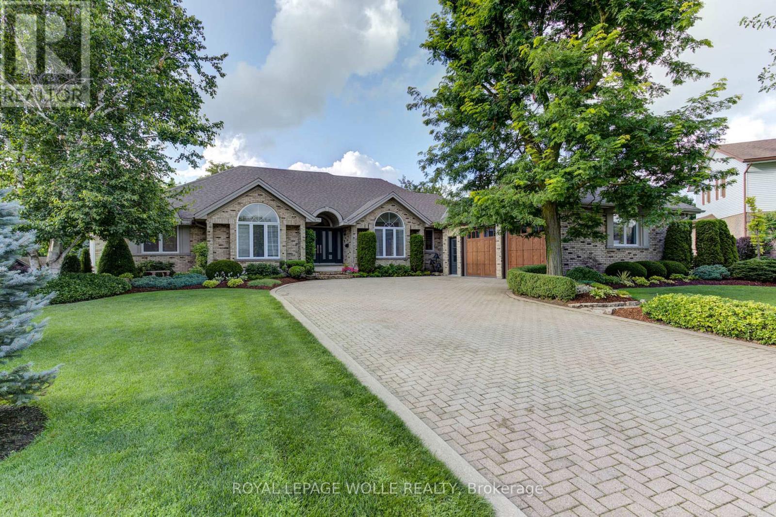 












14 JAMES COURT

,
Wellesley,




Ontario
N0B2M1

