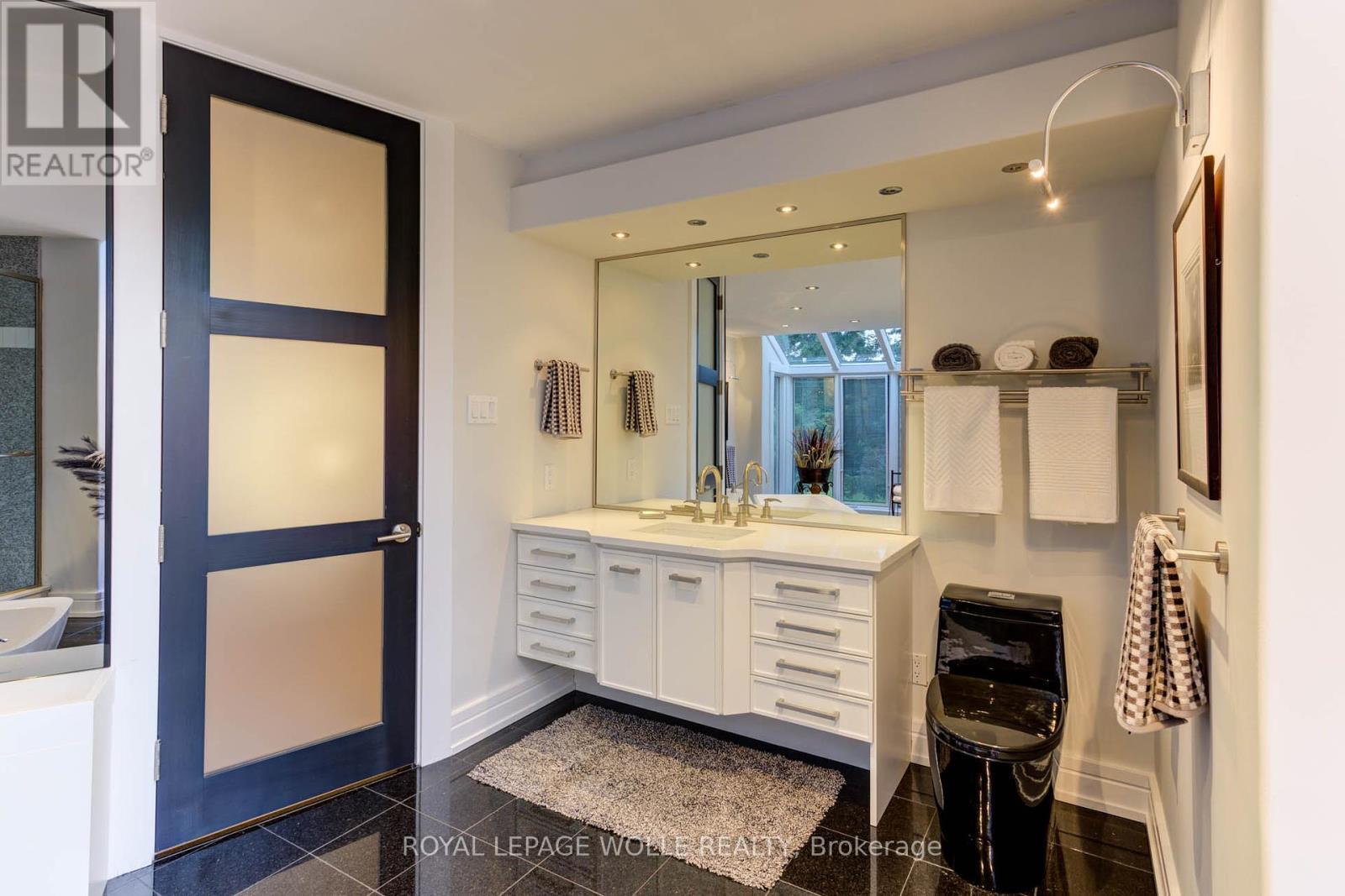 












14 JAMES COURT

,
Wellesley,




Ontario
N0B2M1

