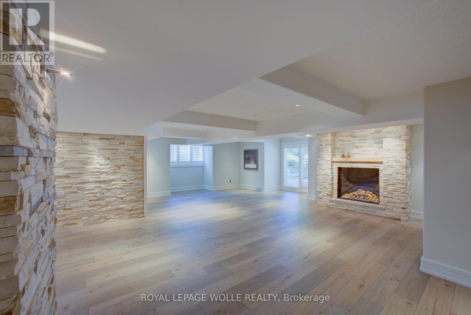 












14 JAMES COURT

,
Wellesley,




Ontario
N0B2M1

