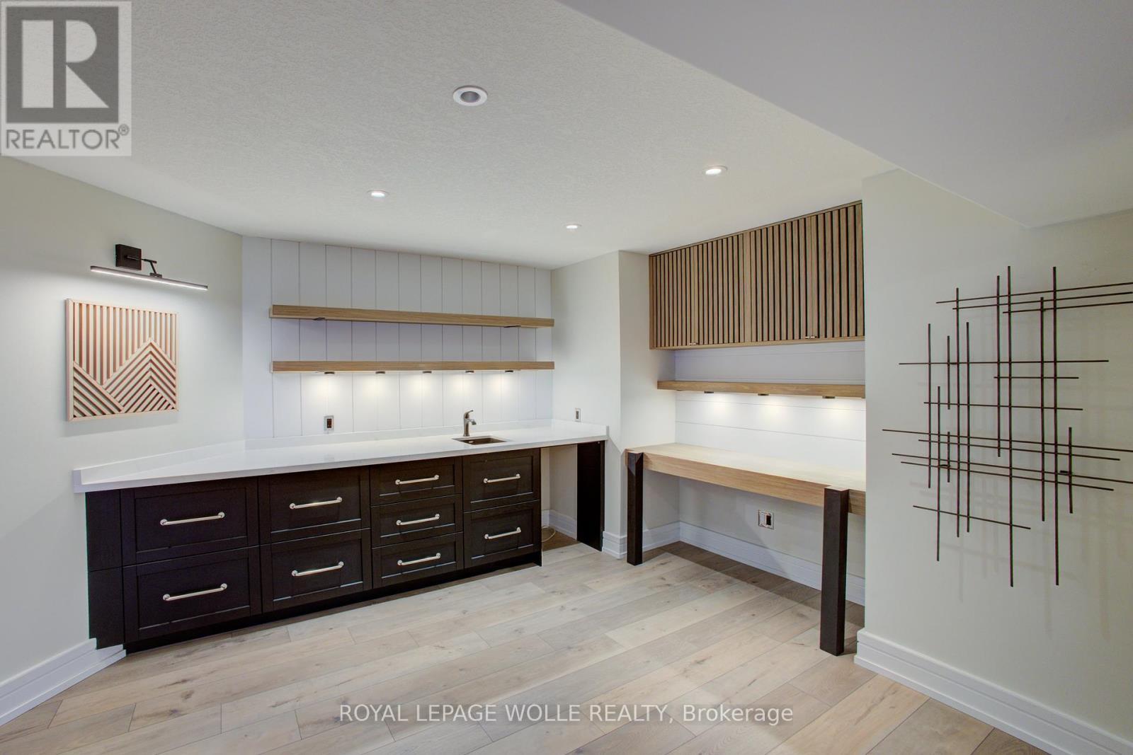 












14 JAMES COURT

,
Wellesley,




Ontario
N0B2M1

