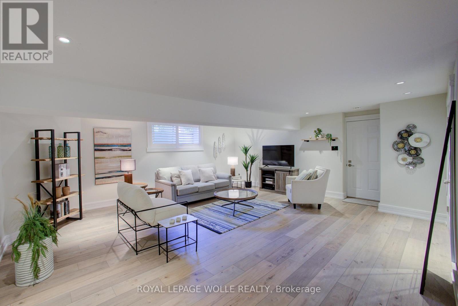 












14 JAMES COURT

,
Wellesley,




Ontario
N0B2M1

