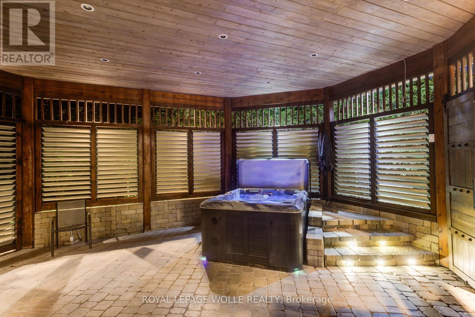 












14 JAMES COURT

,
Wellesley,




Ontario
N0B2M1

