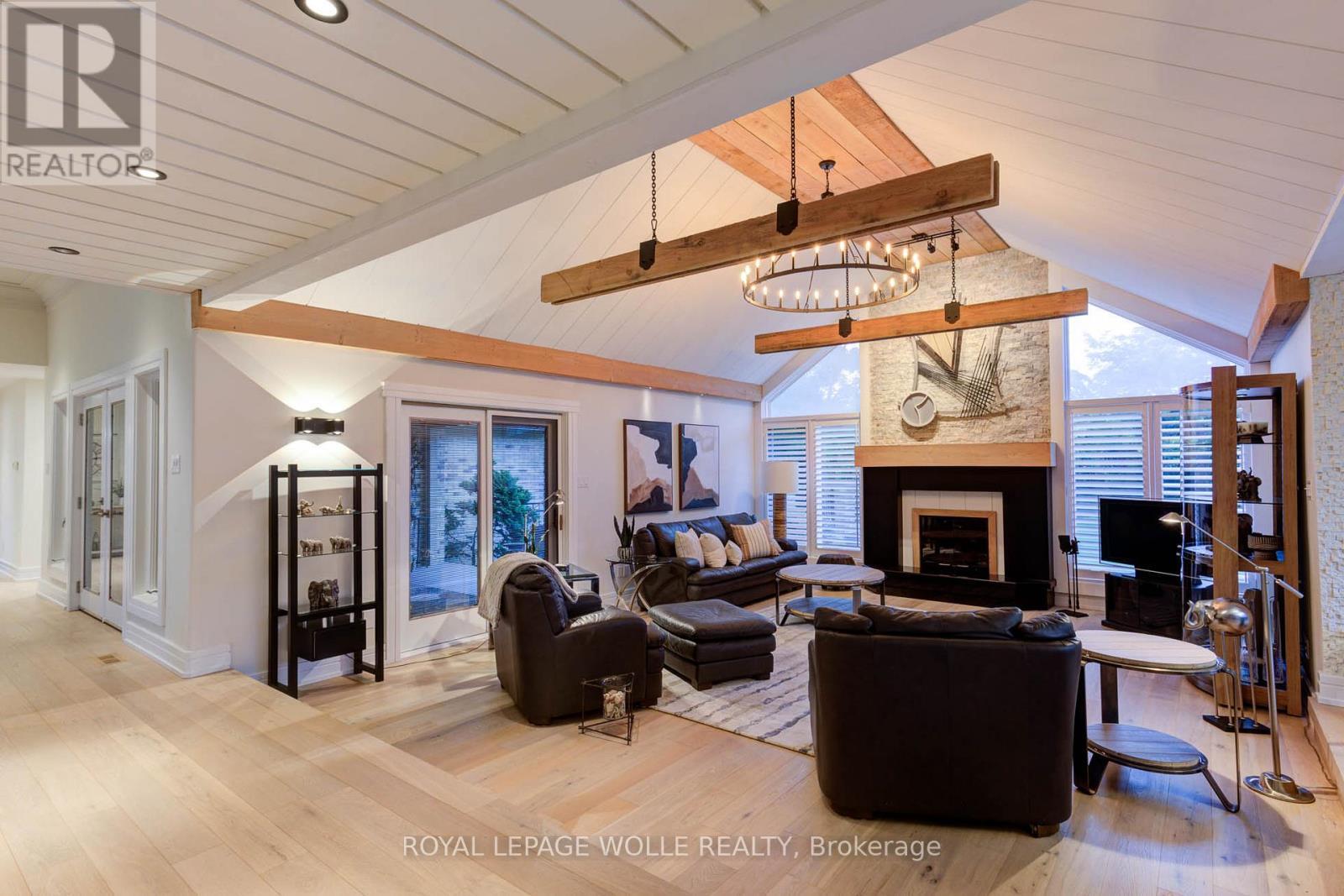 












14 JAMES COURT

,
Wellesley,




Ontario
N0B2M1

