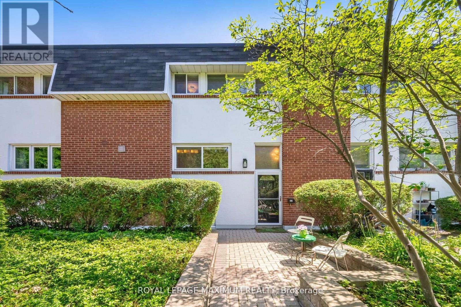 












17 - 90 GEORGE HENRY BOULEVARD

,
Toronto,




Ontario
M2J1E7

