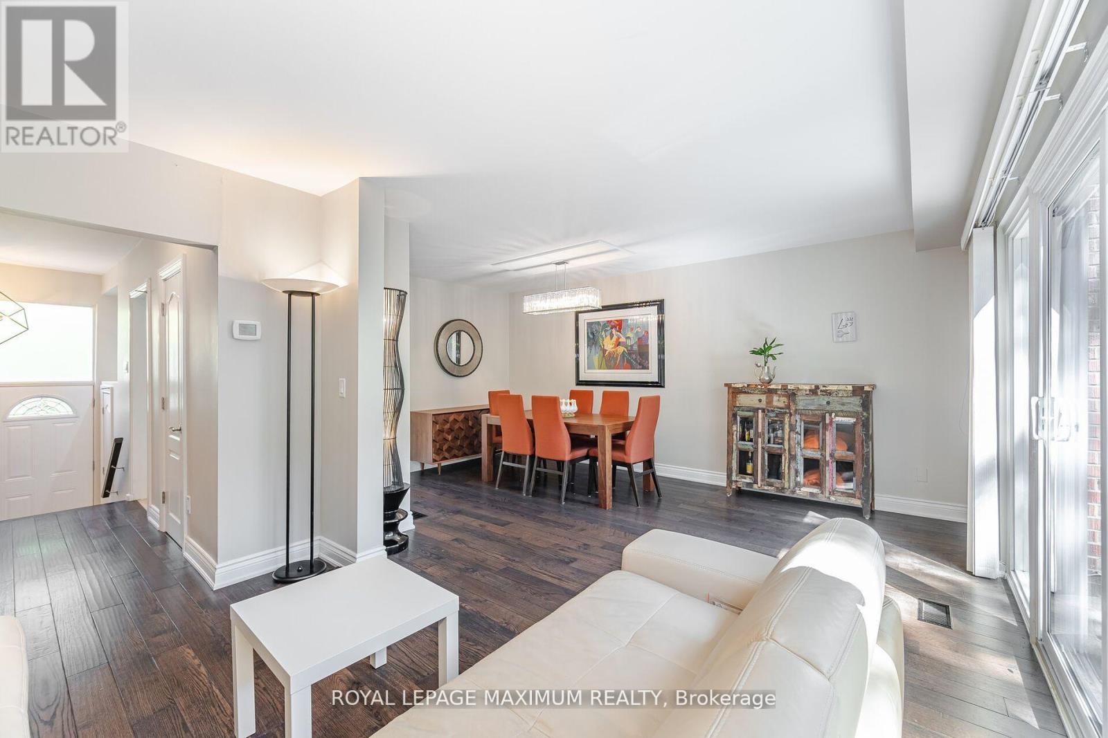 












17 - 90 GEORGE HENRY BOULEVARD

,
Toronto,




Ontario
M2J1E7

