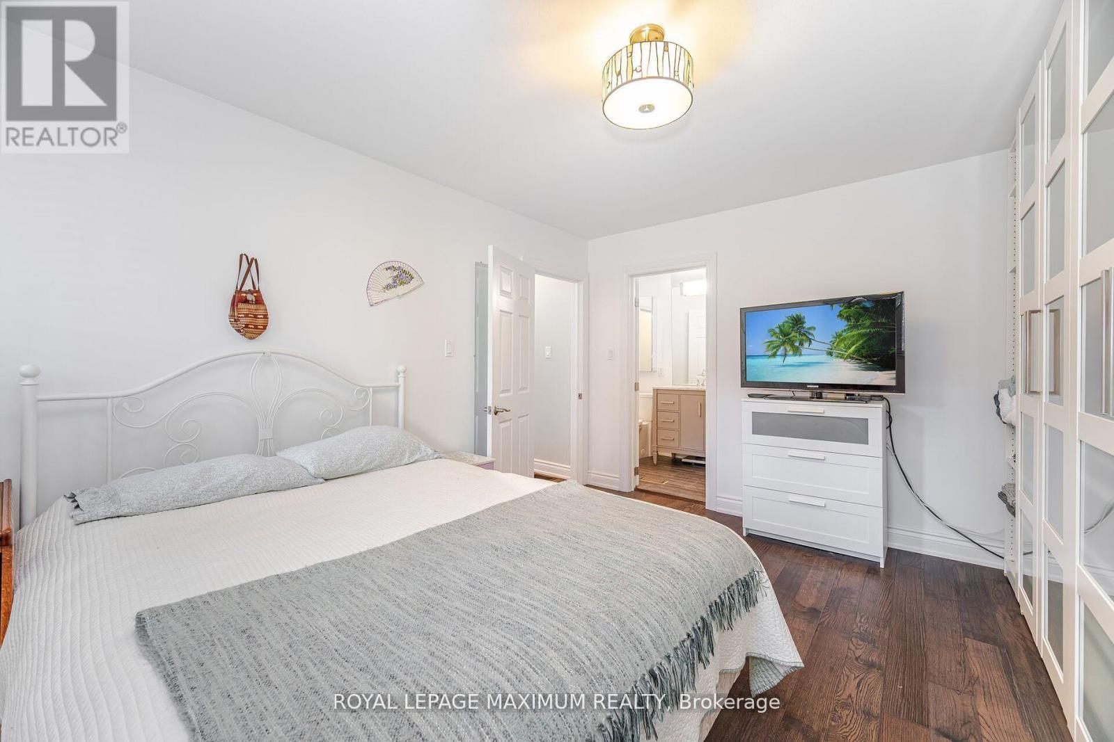 












17 - 90 GEORGE HENRY BOULEVARD

,
Toronto,




Ontario
M2J1E7

