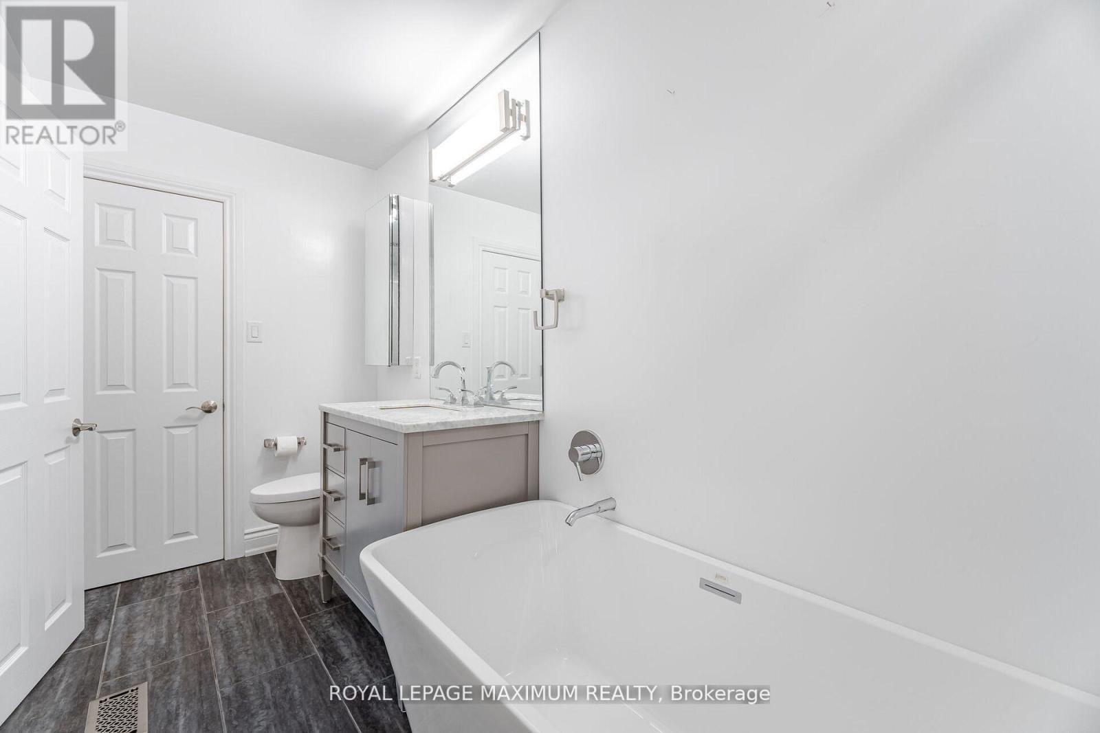 












17 - 90 GEORGE HENRY BOULEVARD

,
Toronto,




Ontario
M2J1E7

